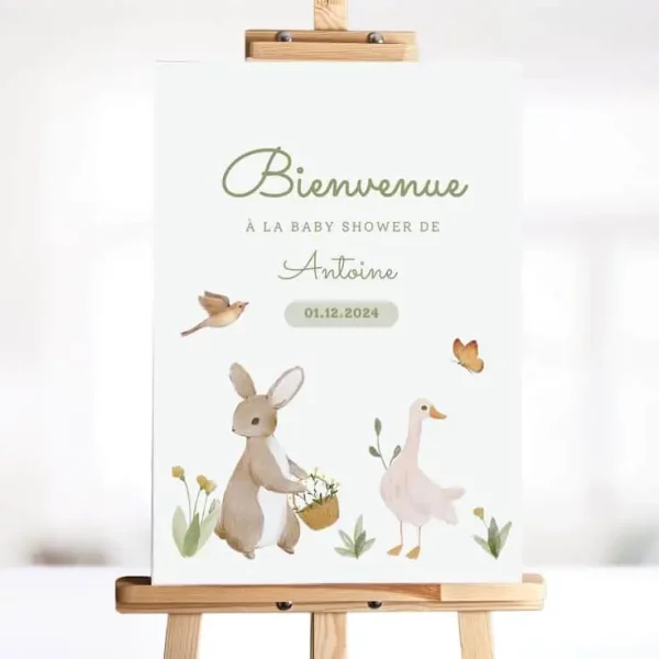 Panneau de bienvenue avec animaux et écriture verte, sur chevalet en bois